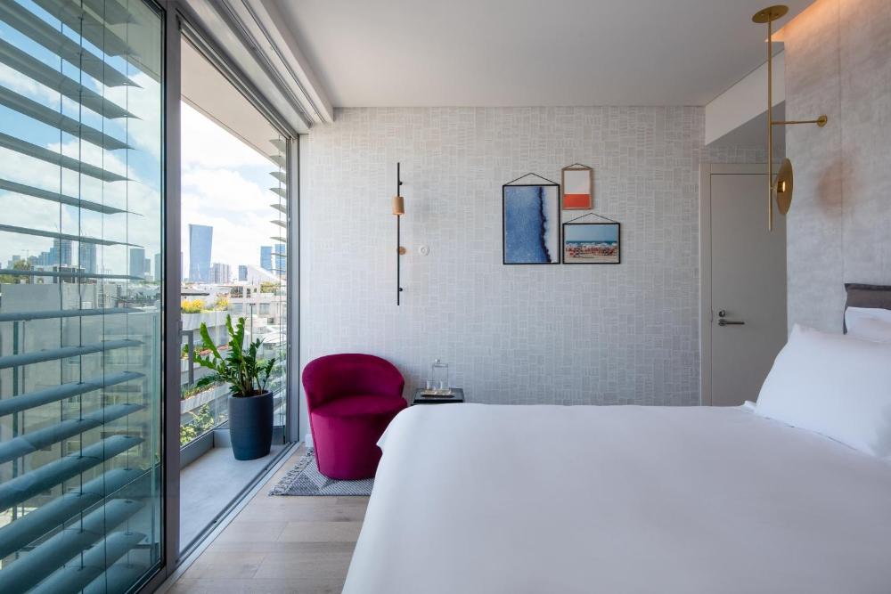 Deluxe Double Room with Standing Balcony interior